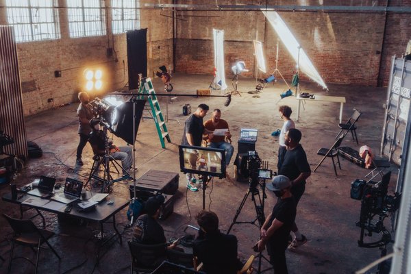 Quels sont les critères pour choisir un plateau de tournage TV à Paris pour une production audiovisuelle ?
